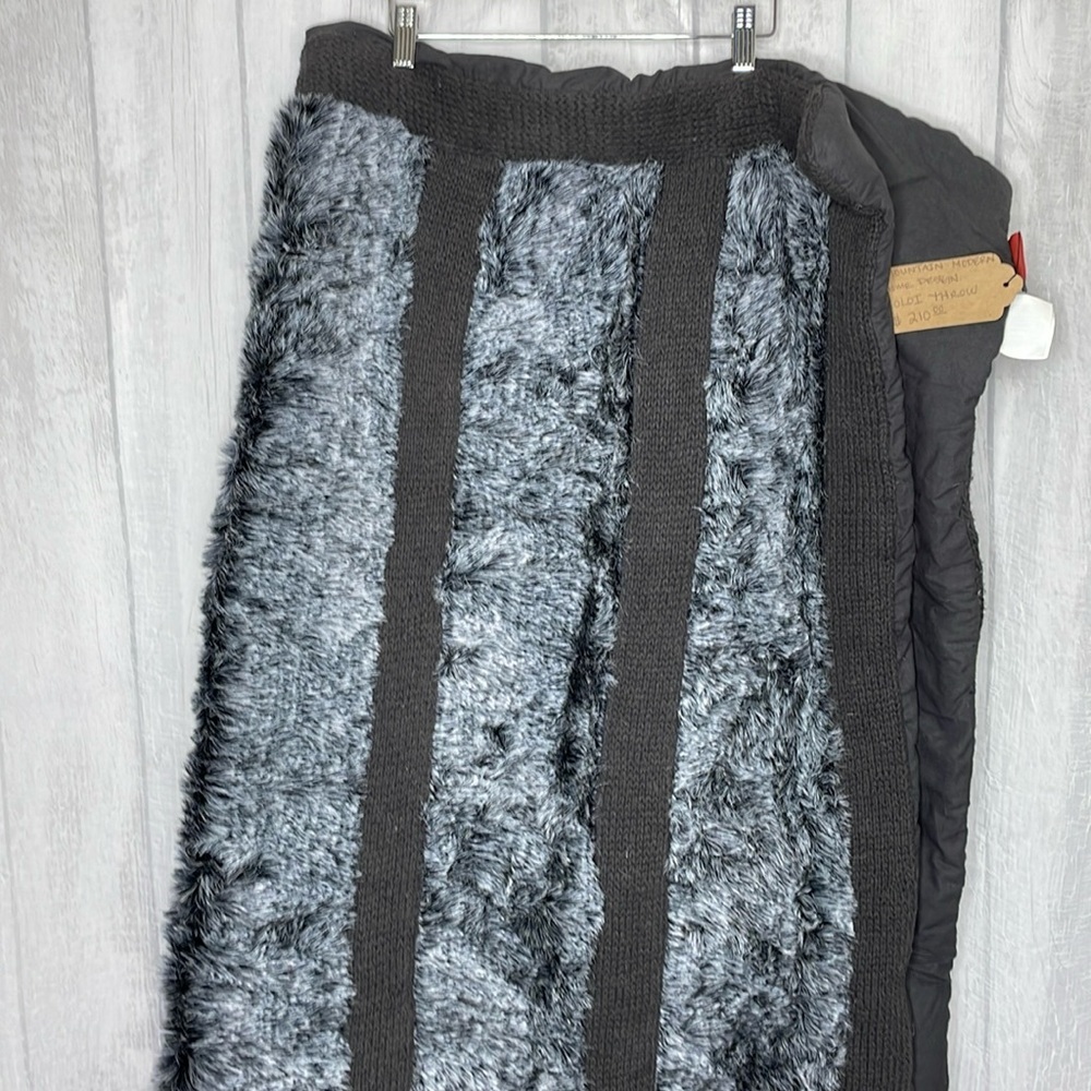 Loloi Throw 50X60”. NWT.​
